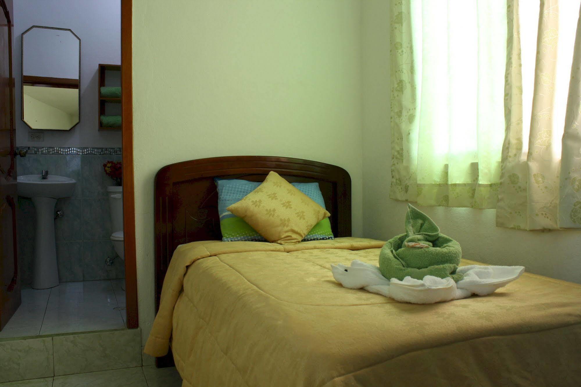 Hostal Espana Puerto Ayora  Exterior photo